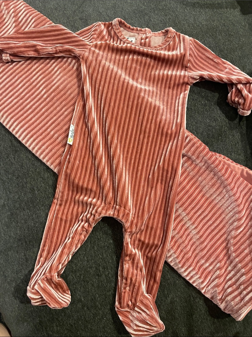 Maniere Child Velvet Ribbed Baby Footie and blanket - Mauve
